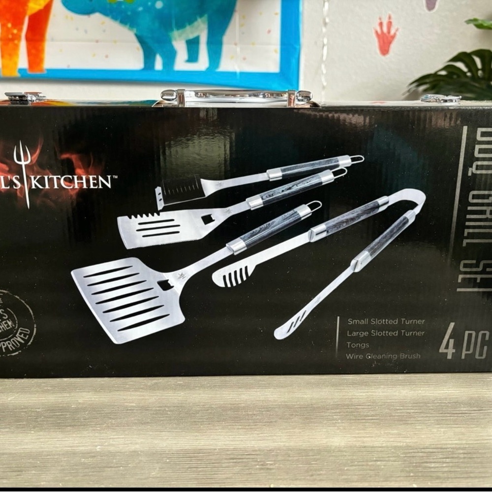 Hell’s Kitchen 4 Pc BBQ Grill Set